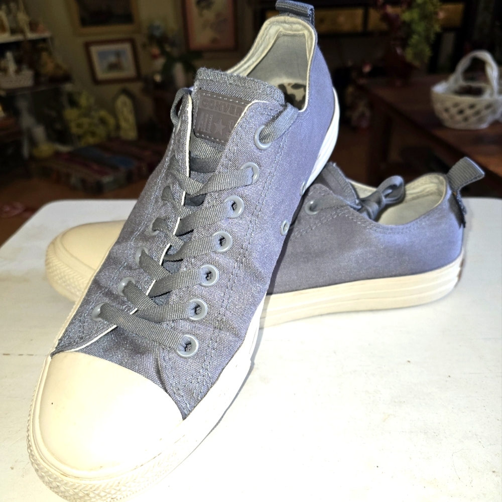Convers Stylish Gray Canvas Sneakersmens Size 9.5 Great Shoe!!